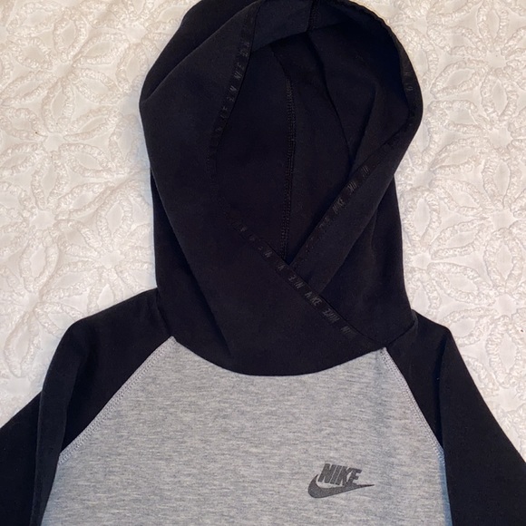 Nike-XS women’s black & gray hooded sweatshirt - Picture 2 of 7